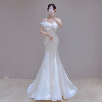 緞面魚尾輕婚紗2025新款氣質抹胸收腰魚尾法式出門紗修身顯瘦禮服