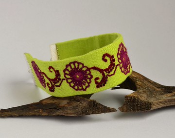 勃艮第花亞麻手鍊十字繡織物花卉首飾淺綠色自然禮物送給女性