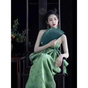 新中式旗袍敬酒服晨袍女新娘出閣宴禮服高級感竹葉綠色抹胸連衣裙