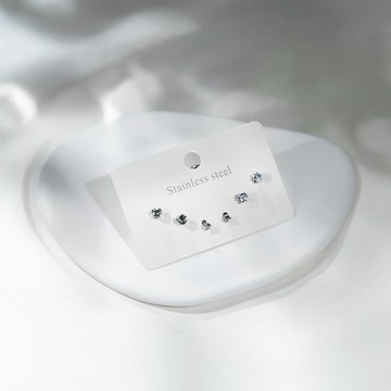 QUEENSHOP_ S 女裝 正韓 氣質水鑽愛心耳針式耳環組 現+預 【07030964】