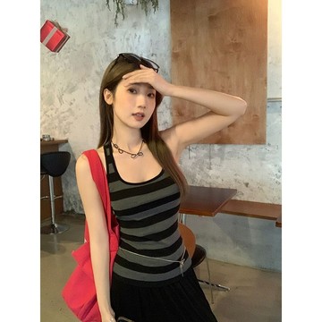 【董小姐】短款T恤 美式上衣 條紋上衣 灰色吊帶背心 打底衫女 露背上衣 辣妹上衣 夏季背心 韓國上衣 質感衣服