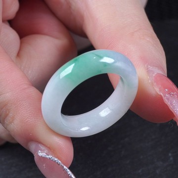 飄陽綠翡翠戒指戒圈 | 國際13圍 | 天然緬甸玉翡翠A貨 | 送禮