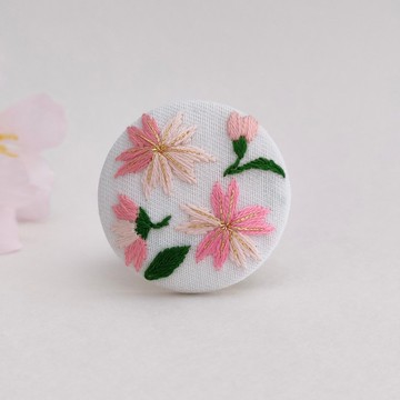 迎接春天的櫻花刺繡胸針或髮圈