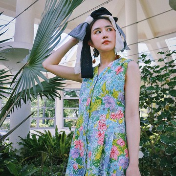 水彩花園插畫風格無袖打褶洋裝