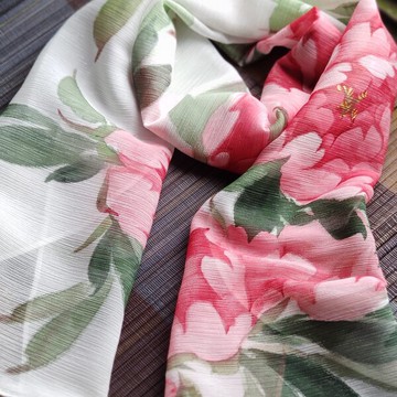 【洛陽春】手繪雪紡輕清小圍巾｜雅白/紅牡丹