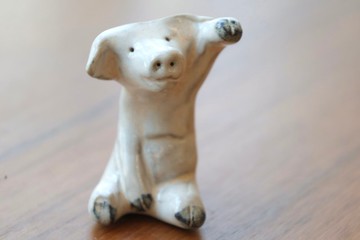 【畢業禮物】粉紅招財豬/hi打招呼小豬笑療癒手捏醜萌可愛豬陶偶