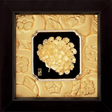 開運陶源雅鑑鑫品 【如意系列-富貴吉祥】孔雀  純金箔畫 24x 24 cm 招桃花-可掛於牆壁，後有腳架，也可立在桌上