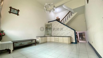 衛武營大東捷運八米巷坐北朝南美透天｜高雄市鳳山區王生明路