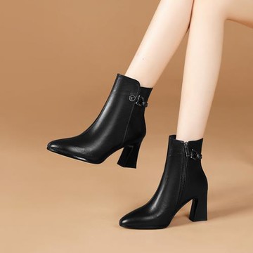 真皮高跟靴子女2024秋冬季新款瘦瘦馬丁靴時尚圓頭大碼粗跟短靴女
