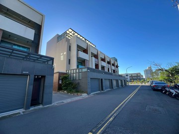 梧棲中港學區4年屋前院停車美別墅｜台中市梧棲區文雅街