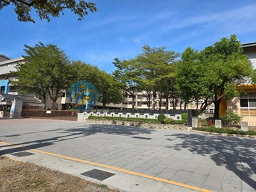 勝利國小正三樓收租透天｜高雄市左營區華泰路