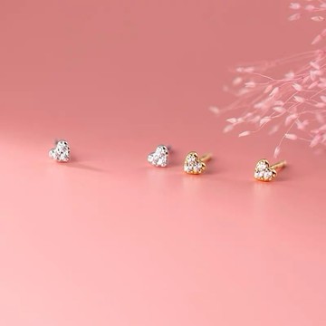 Sweet Air  通體純銀 S925純銀 超迷你 小巧 純銀愛心耳針 Y2326 水鑽心型迷你養耳耳釘 水鑽愛心耳環