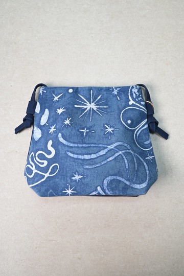 【記憶有限】藍染斜背包/隨身包-星球系列