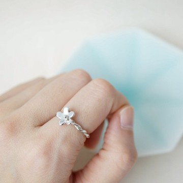 藤蔓中的小花戒指-純銀款