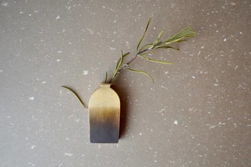 黃銅迷你花器-圓肩漸層染黑瓶