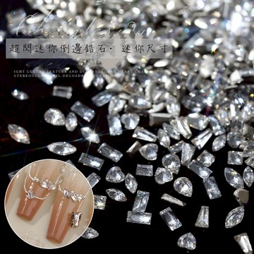 千千美學｜-現貨-美甲超閃迷你鋯石(約50入)-水鑽平底尖底鑽美甲素材飾品材料鑽飾彩鑽大鑽鋯石飾品立體愛心