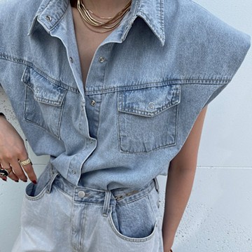 MOCO韓版ins法式設計感氣質飛袖復古水洗牛仔墊肩長版襯衫