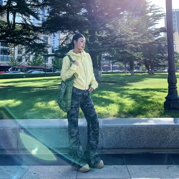 美式迷彩微喇叭牛仔褲女2025秋季新款低腰百搭不貼腿直筒喇叭褲子鑫弘-素時衣櫥