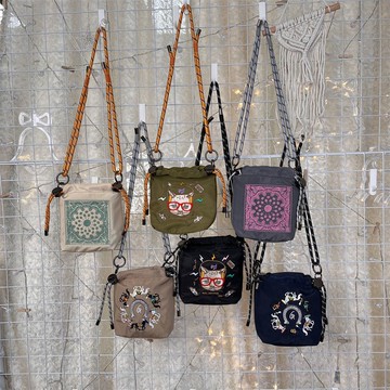 【良品舎】免運/快速出貨/日系百搭刺繡ins小方包chain ball斜挎包新款時尚單肩手機收納包L47L