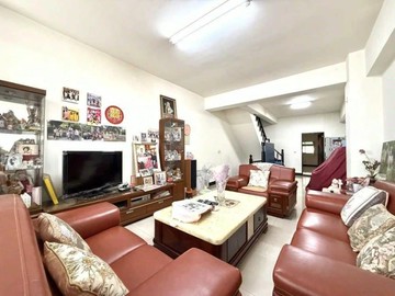 ☆楠梓黃金地段/透天店住稀有釋出/企業最愛☆｜高雄市楠梓區秀群路