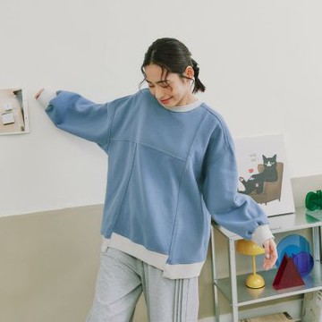 【Dailo】開運五彩壓線不對稱剪接大學T 藍 黑 米