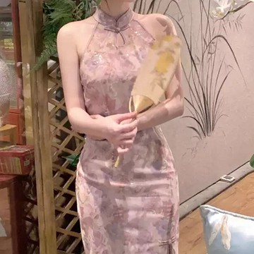 掛脖露肩改良旗袍小眾2022春夏新款氣質顯瘦復古長款碎花連衣裙女