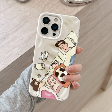 睡覺一家人小新 蘋果16Plus保護殼 iPhone17ProMax 15 14 13 12 11 時尚隕石紋理大孔軟殼