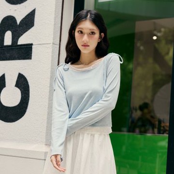 OB嚴選-假兩件蕾絲拼接雙肩綁帶長袖上衣《AB20622-》