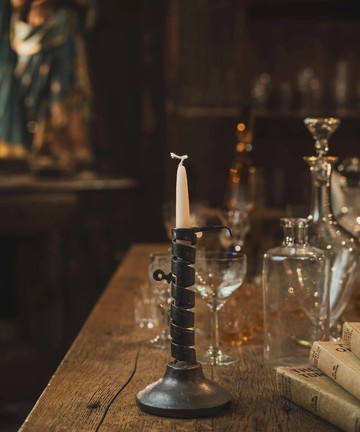 1700 年代鍛鐵螺旋燭台