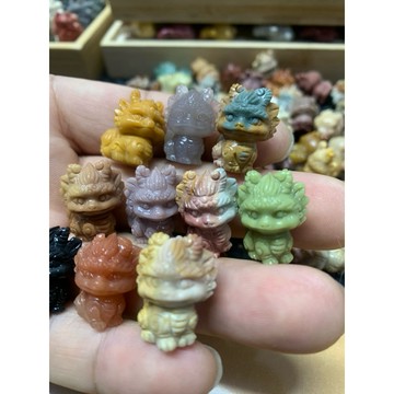 阿拉善彩玉瑪瑙麒麟雕刻 阿拉善彩玉瑪瑙福馨珠寶