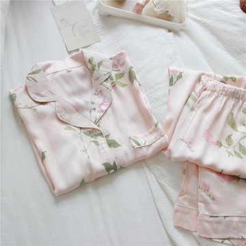 溫柔花朵 甜美 貢緞棉綢 柔軟舒服女士春夏涼快短袖9分褲睡衣套裝