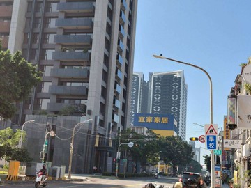 亞彎區獅甲捷運站中山首府大四房車位｜高雄市前鎮區中山二路