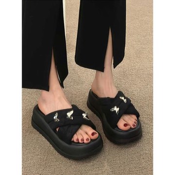 金屬蝴蝶一字拖女2025厚底增高軟底時尚高級感小香風外穿交叉涼拖