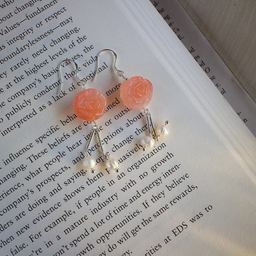 Six Cats 天然鹽源瑪瑙 精雕玫瑰 耳環 耳墜 耳勾 禮物