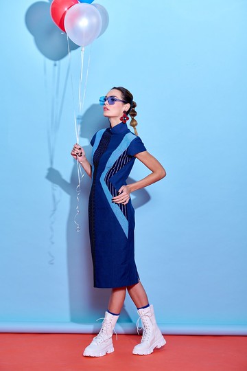 【富貴銅錢】經典紅白藍天絲環保牛仔拼布長衫 | 國潮港風新中式