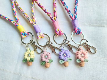 Paris*Le Bonheun。幸福手作。 花朵臘線編織手機繩。童趣