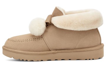 WMNS UGG CLASSIC SHORT BEIGE