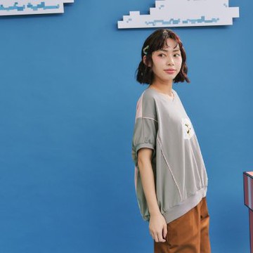 【Dailo】慵懶熊貓荷包蛋印花寬鬆棉短袖上衣 粉 灰 (魅力商品)