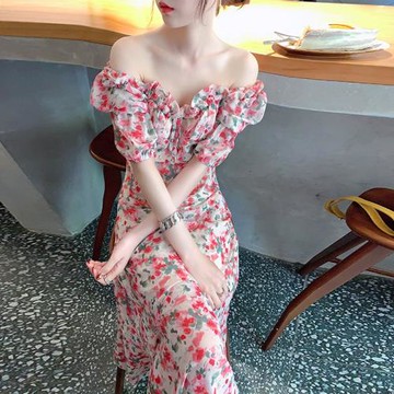 一字肩氣質女神范連衣裙女中長款2022新款赫本風小碎花雪紡裙子夏