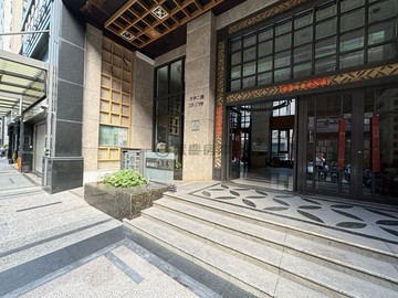城揚建設 高鐵商圈 輕屋齡大2房｜高雄市左營區大中二路