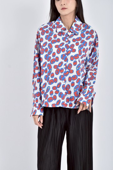 (M) 質感滿版字母印花藍色襯衫上衣