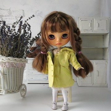 復古風格的黃色外套為Blythe娃娃手工製作。布萊斯的衣服。