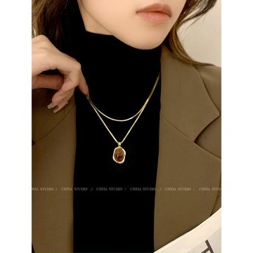 爆款琥珀疊戴金色毛衣項鏈女春天配飾輕奢高級感小眾虎眼石毛衣鏈