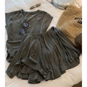 KKSTUDIO 韓系休閑針織套裝女夏季V領短袖T恤+a字百褶短裙兩件套