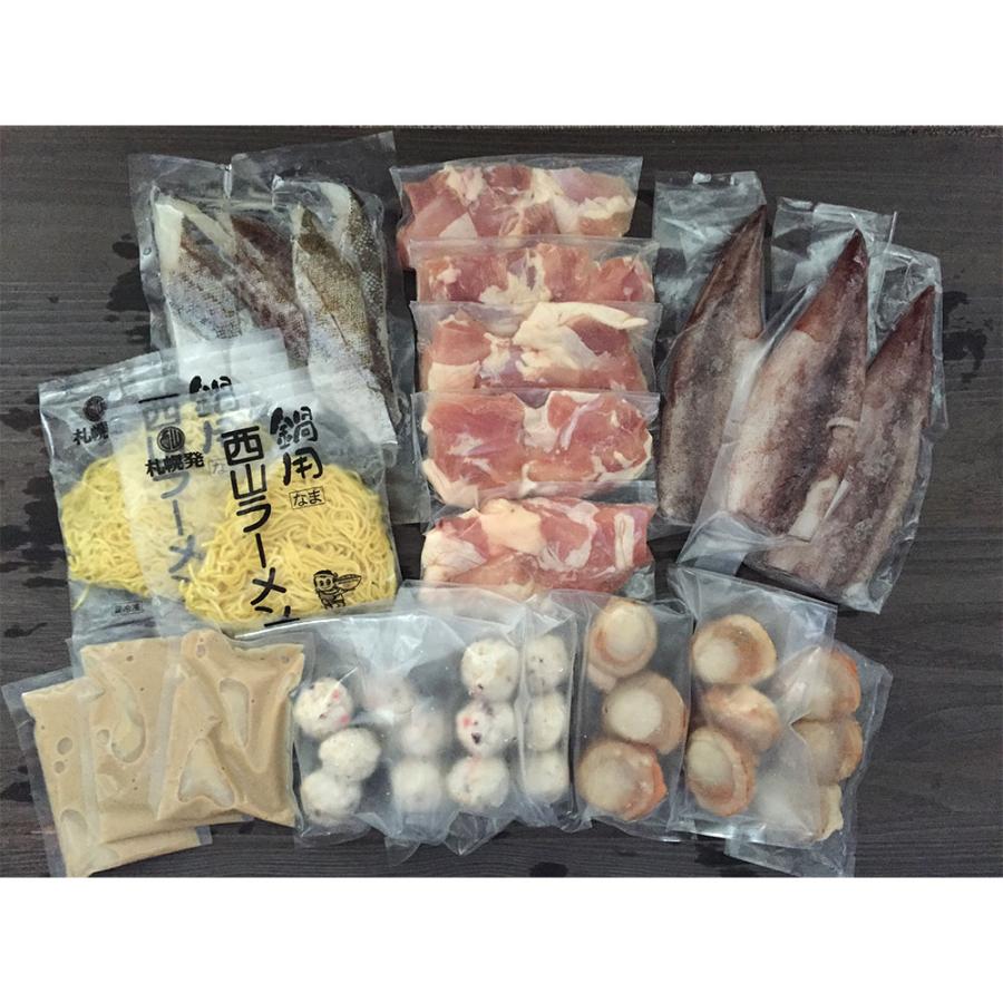 北海道 鶏白湯鍋 Aセット( 鶏もも肉500g・いか・帆立・助宗鱈・つみれ・生ラーメン・たれ)送料込み（離島は配送不可）  (0080143)