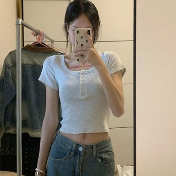 【台灣現貨】小個子韓版超好看白灰色正肩短袖t恤女夏季短款修身顯瘦氣質百搭上衣潮短袖上衣「TKG」