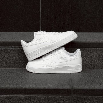 【逢甲 FUZZY】W Nike Air Force 1 立體 浮雕 玫瑰 全白 HF2016-100