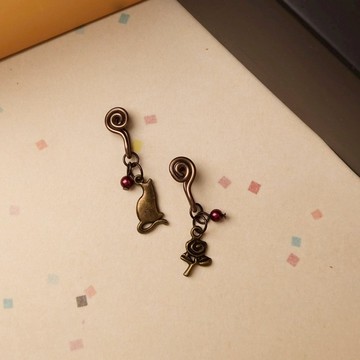 喵喵喵 不對稱無稱耳夾 / 貓與玫瑰