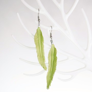 皮革雕刻 仿羽毛耳環 - 草綠色