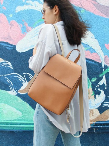 Morgan 平板 中尺寸 簡約超輕 貼背 後背包 背囊 駱駝啡